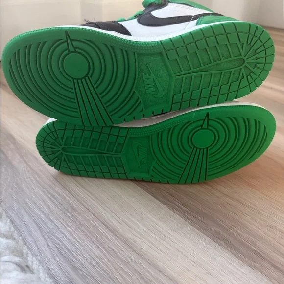 Nike Air Jordan 1 High Green Black White Sneakers - Picture 6 of 7